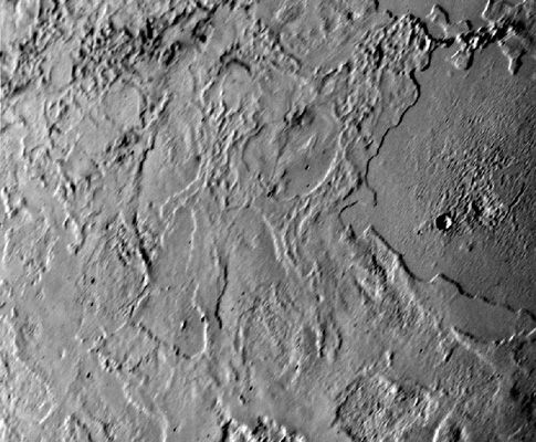 Один из многочисленных кратеров Тритона является следствием бомбардировки его метеоритами, и возможно малыми кометами